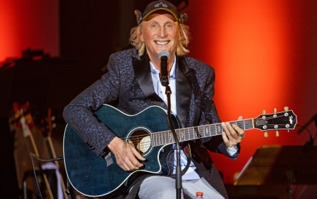 Kurier Romy International an Oscarpreisträger Brendan Fraser