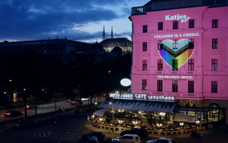 Katjes bei der Regenbogenparade