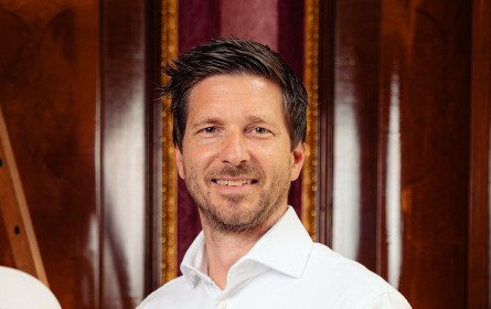 DocLX Holding baut B2B Event Unit mit Gregor Lach aus