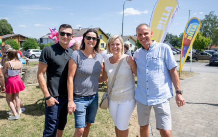 Billa-Fest mit Mitarbeiter im Mittelpunkt