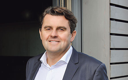 „In den Kinderschuhen”