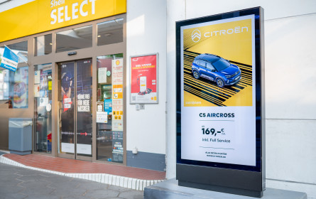 Technologie Partnerschaft von One Tech Group und ISM Intelligent Signage