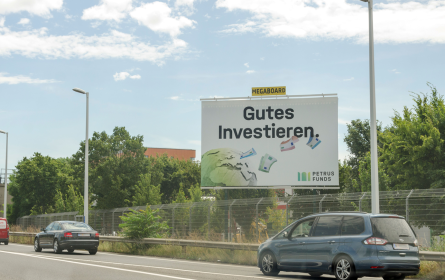 Petrus Advisers startet kreative OOH-Kampagne