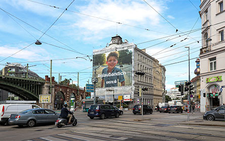 Erste Bank sichert sich das neue Megaboard-Gerüst am Währinger Gürtel