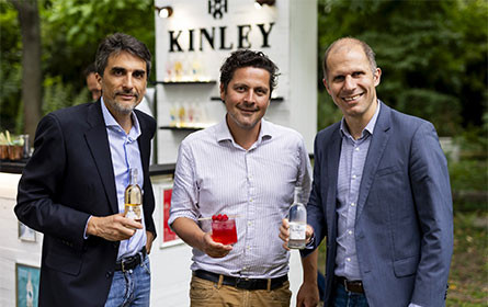 Get-together: Kinley präsentiert sich im Palais Freiluft