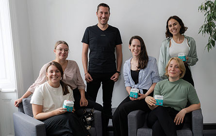 Omnes bietet gratis Bio-Damenhygieneartikel für Mitarbeiterinnen an