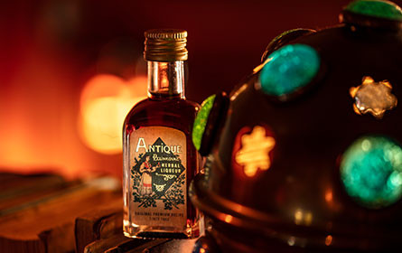 Neuer Kräuterlikör Antique mischt österreichischen Handel auf