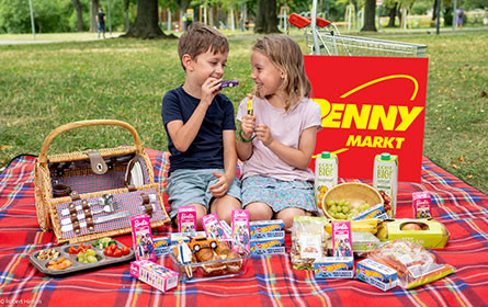 Mit Mini Barbie-Puppen und Mix & Match Hot Wheels-Autos den Schulstart bei Penny feiern