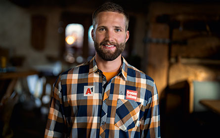 ÖSV Ski-Star Marco Schwarz ist neues Testimonial für Spar Natur*pur