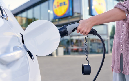 Kampfpreis: Lidl Österreich senkt Preise an E-Ladestationen