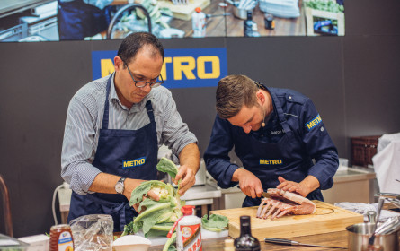 Metro mit vielfältigem Programm und spektakulärem Showcooking auf der „Alles für den Gast“