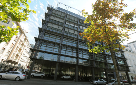 Sesselrücken beim „Standard“