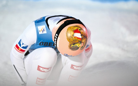 Perfekter Brand Fit mit markantem rosa Helm