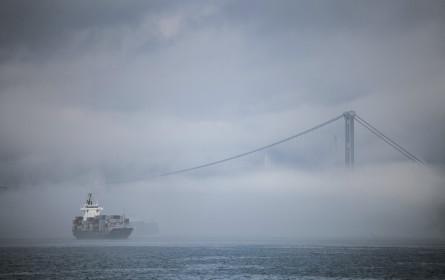 Über dem Warenfluss zieht ein Sturmtief auf