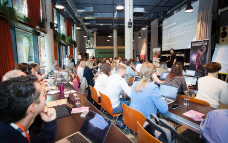 Jetzt KI bietet Überblick über KI-Tools für Marketing- und Werbe-Profis