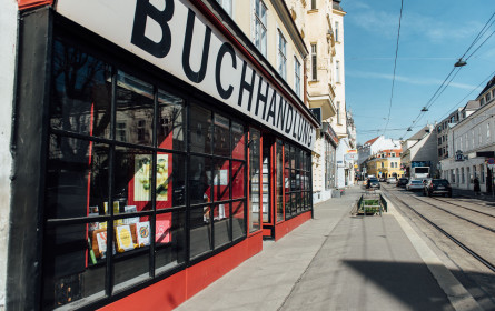 Rettungsaktion für Holzbaum Buchhandlung