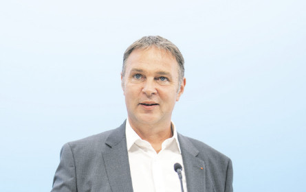 Medienpräsenz der Politik im Februar: Führungsquartett unverändert an der Spitze