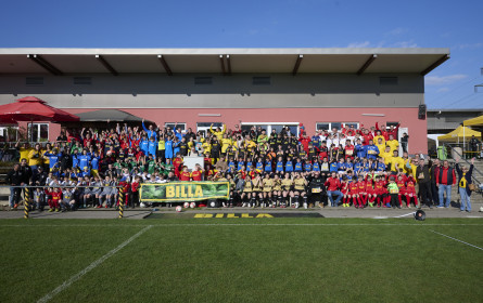 Billa unterstützt Nachwuchsfußball und ASO Langenstein