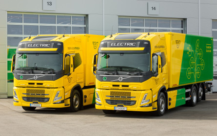 Post nimmt die ersten zwei E-Lkws in Betrieb