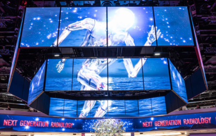 Austria Center Vienna gewinnt mit der polystage dreimal Platin bei Eventex Awards