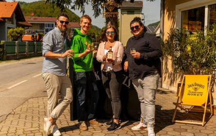 Jack’s Bees: Fünf neue Szene-Lokale übernehmen Bienenvolk-Patenschaften