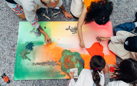 harry's home verwandelt sich für SOS-Kinderdorf in Spielwiese