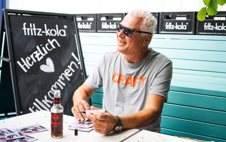 fritz-kola setzt auf Fußballlegende Toni Polster