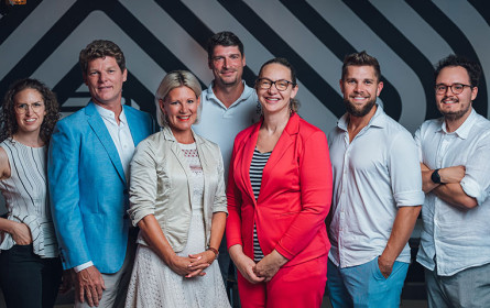 Alexandra Vetrovsky-Brychta als Präsidentin des DMVÖ mit ihrem Team wiedergewählt