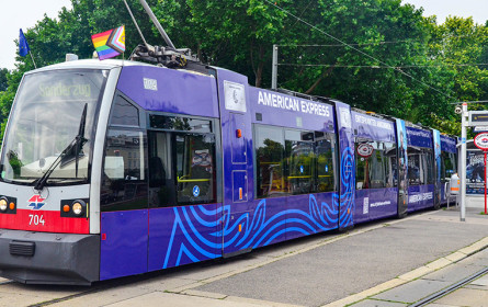 American Express Platinum Card fährt Straßenbahn