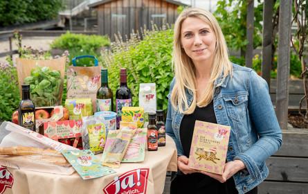 Ja! Natürlich präsentiert zum 30-jährigen Jubiläum eine Special Design Edition in Kooperation mit Künstlerin Nanna Prieler