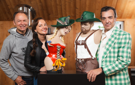 Künstlerin Julia Hanzl gestaltet für Almdudler