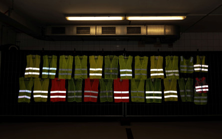 ÖAMTC-Untersuchung: 15 von 25 Warnwesten reflektierten nicht