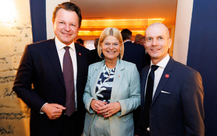 Politik und Wirtschaft beim exklusiven Heringsschmaus der RegionalMedien Austria