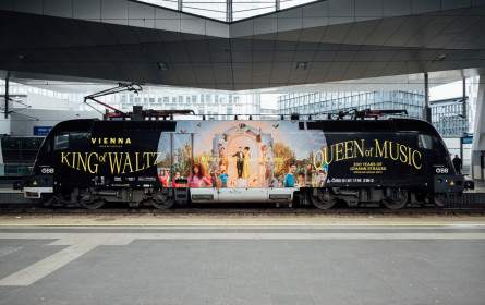 Johann-Strauss-Lokomotive in Wien unterwegs