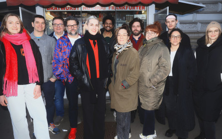 Würstel und Wahlzettel: Fünf Wiener Würstelstände wurden zu Wahllokalen für die „Pass Egal Wahl“