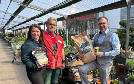 café+co und BeResilient bringen Pflanzendünger aus Kaffeesud in Handelsregale