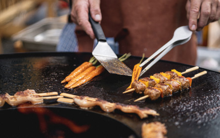Regionales Fleisch, Gemüse & Brot für besten Grill-Genuss