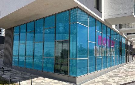 monitorwerbung mit neuer hybriden Gigawall in Wien