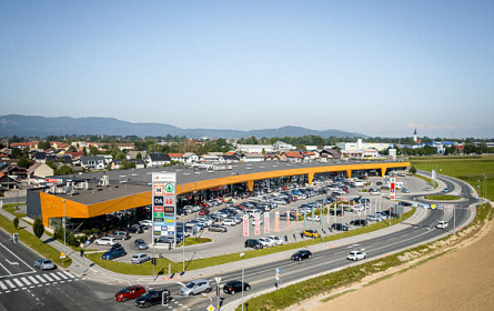 SES erwirbt Retail-Park Akadia