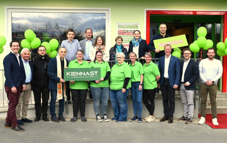 Weitersfeld: Traditionsstandort als moderner Hybridmarkt wiedereröffnet