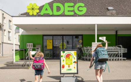 Gratis-Eis zum Zeugnis: Adeg versüßt den Schulschluss