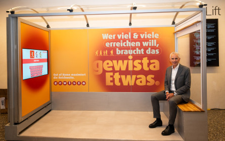 Gewista präsentiert Wartehalle als Messestand