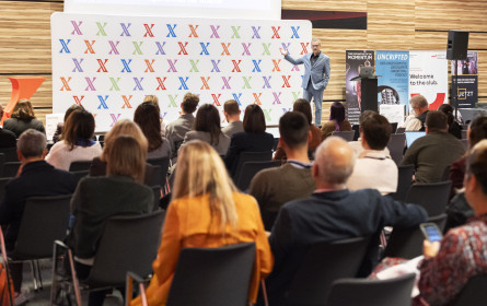 Marketing X 2025: KI prägt das Marketing – doch die kreative Originalität bleibt menschlich