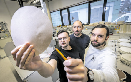 Neue Kartonagen aus alten T-Shirts