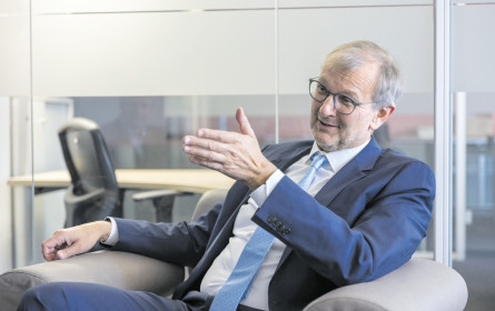 Lieber heimlich schlau: XXXLutz feiert den 80er