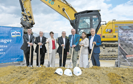 Spatenstich für das Nöm-Versandlager