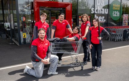 Lehrlinge übernehmen bei Penny für eine Woche Filialen