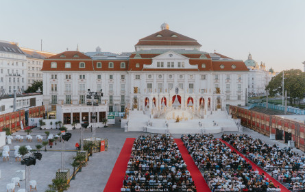 monitorwerbung mit LED Wall bei Opernsommer