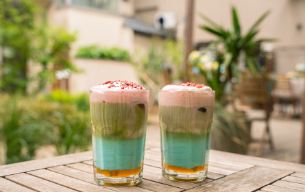 Tchibo bringt Iced Matcha-Getränke in die Coffeebars
