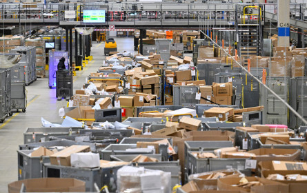Handelsverband und seine Mitglieder warnen vor „Paketsteuer“: Kritik an geplanter Zwei-Euro-Abgabe